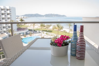 NEW STUNNING BEACHFRONT APARTMENT!!