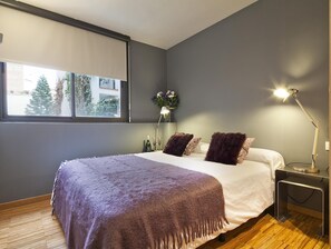 4 chambres, coffres-forts dans les chambres, fer et planche à repasser