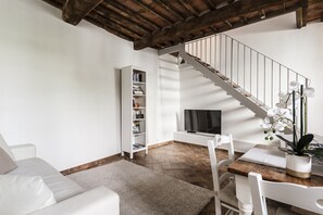 Smart TV, books - New 2018 Apartament Residence I Pini in Center of Lucca for 2 \ 4 people (Lucca)
