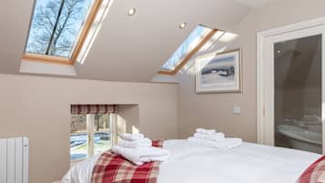 3 bedrooms, iron/ironing board, travel crib, WiFi (free)
