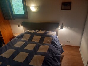 4 quartos, ferros/tábuas de passar roupa, Wi-Fi de cortesia