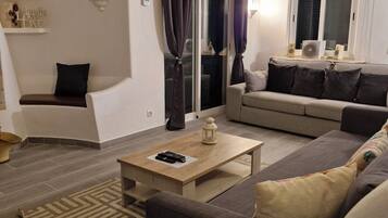 Smart TV, fireplace, video games, DVD player