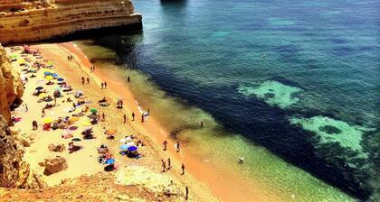 Schöne geräumige Villa mit privatem beheiztem Pool, Meer- und Bergblick