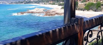 LARGE STUDIO IN VILLAGE HOUSE NEAR THE SEA