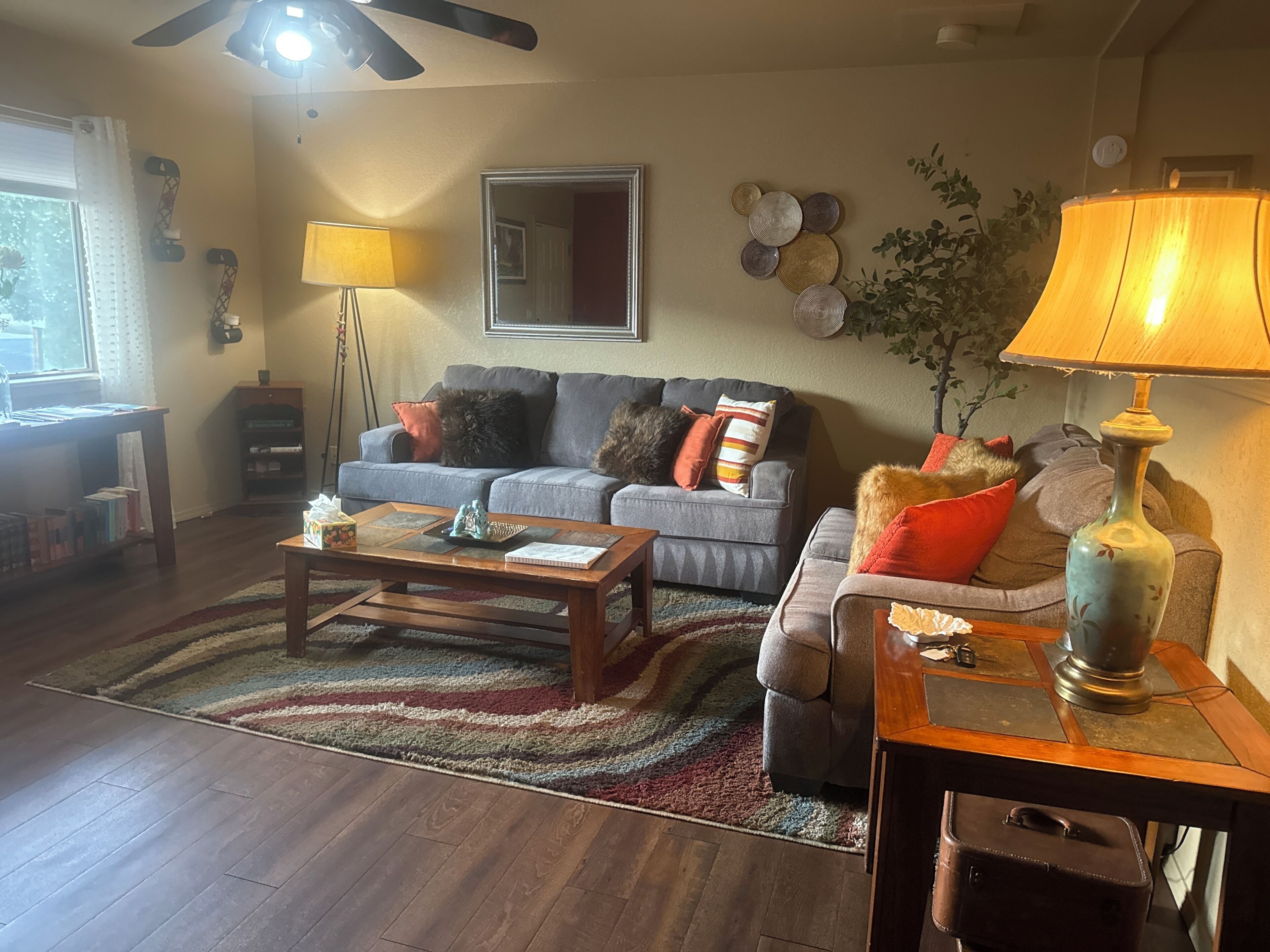 Smart-tv, een dvd-speler en boeken