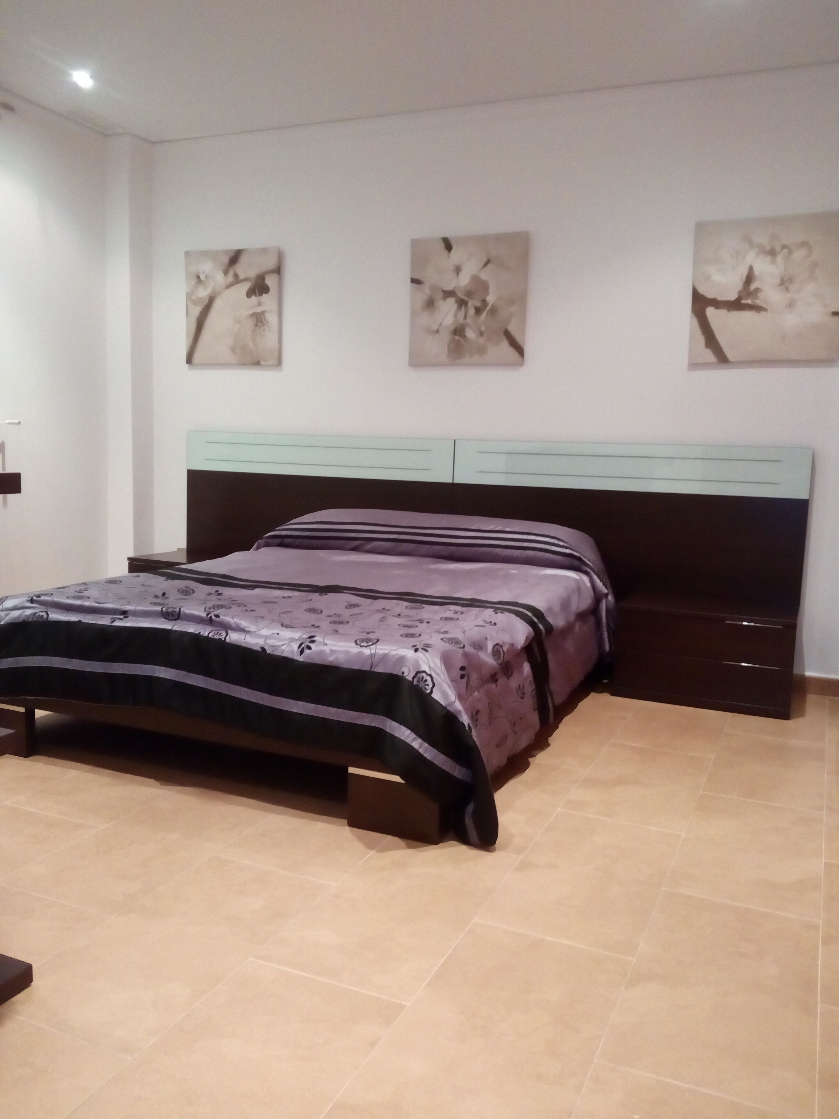 3 slaapkamers, een strijkplank/strijkijzer, gratis wifi, beddengoed