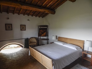2 bedrooms, iron/ironing board, travel cot, free WiFi