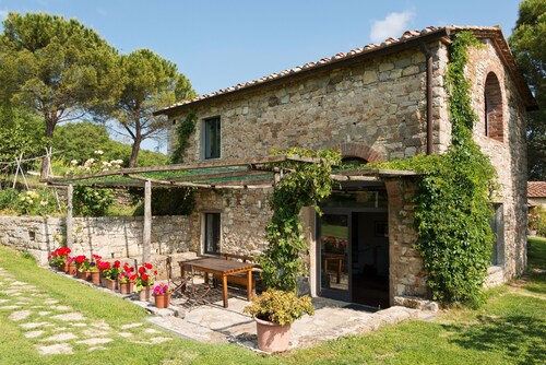  In the heart of Chianti: view over the valley, relaxation & art, wine & sun