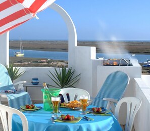 Outdoor dining - Your ideal, affordable place in the sun! St-Luzia apt. with sea-view. (SANTA-LUZIA, TAVIRA)