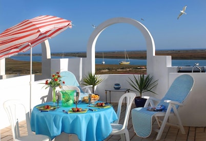 Your ideal, affordable place in the sun! St-Luzia apt. with sea-view.
