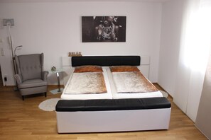 1 chambre, fer et planche à repasser, lit parapluie, Wi-Fi gratuit