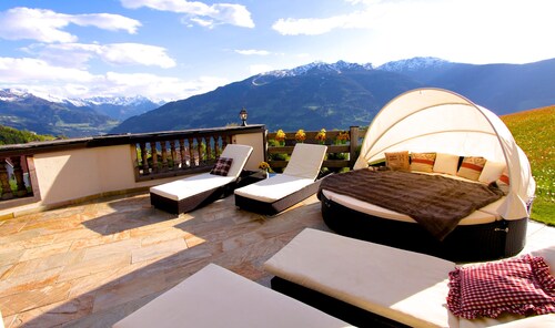 Feel-good vacation apartment with a dream view. 2-8 persons