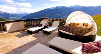 Feel-good vacation apartment with a dream view. 2-8 persons