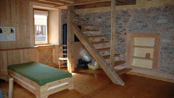 3 bedrooms, iron/ironing board, travel crib