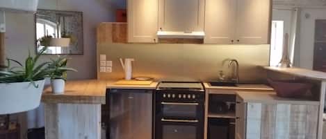 Refrigerador, microondas, horno, placa de cocina