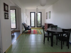 Dining -  Studio in an architect's house in Port-Louis, Guadeloupe, (near the beach). (Port-Louis)