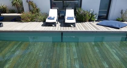 Spacious contemporary villa, bright and quiet, for large families