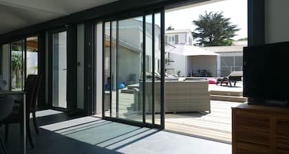 Spacieuse villa contemporaine, lumineuse et calme, pour grandes familles