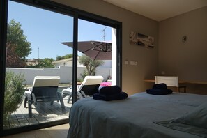 7 bedrooms, iron/ironing board, WiFi, bed sheets