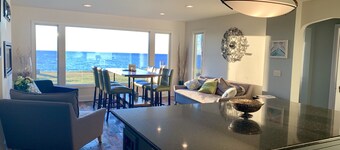 Lake Michigan Home with gorgeous views, great spot for family or golf retreat