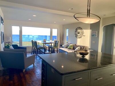 Lake Michigan Home with gorgeous views, great spot for family or golf retreat