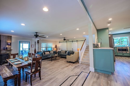 Lake house 9.5 miles from Rocker B Ranch - Great for 2 families