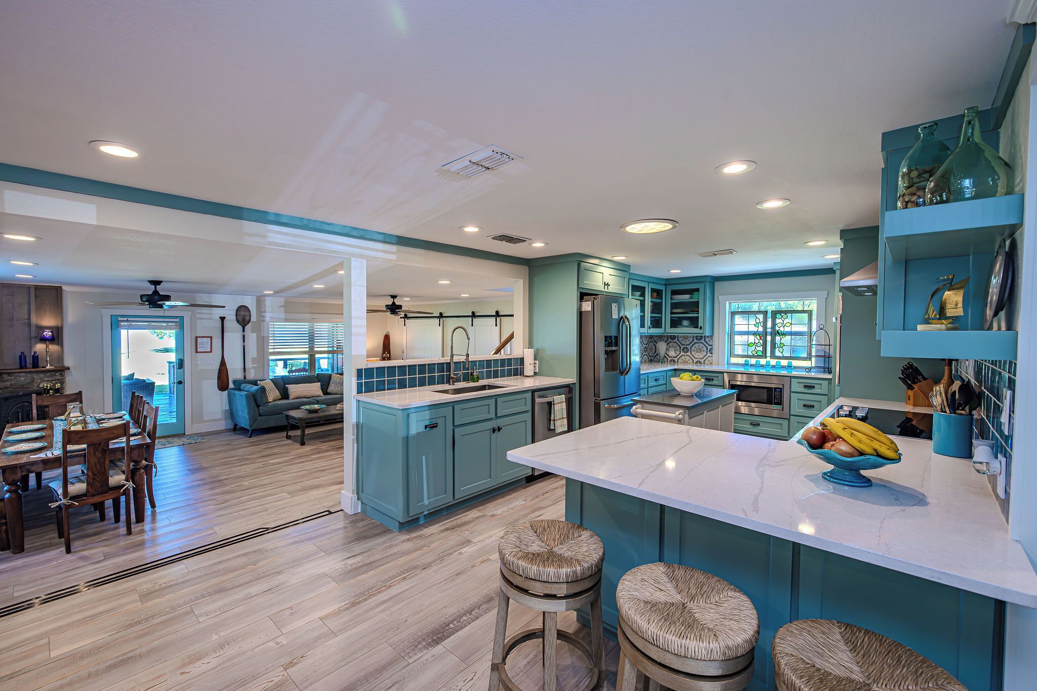 雪櫃、微波爐、焗爐、爐具