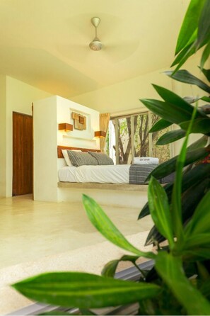 1 غرفة نوم وخزنة داخل الغرفة وستائر تعتيم ومكواة/لوح كي