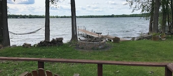 Cozy lakefront home with expansive views 25 minutes from Burlington