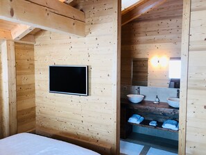 4 soverom, strykejern/-brett, wi-fi og sengetøy