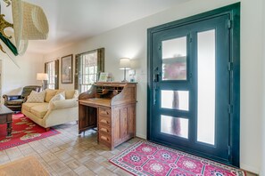 Interior - CENTRALLY LOCATED - 4 BR, 3 bath, POOL, JACUZZI, PUTTING GREEN, CLOSE TO AIRPORT (San Antonio)