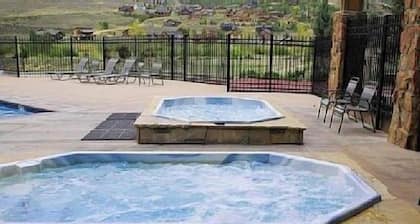 Äskettäin uusittu huoneisto parvella; Nukkuu kahdeksan; Lähellä rinteitä ja lähellä RMNP