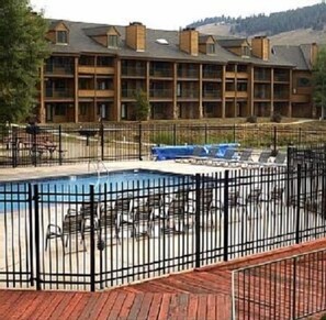 Sisäuima-allas, ulkouima-allas