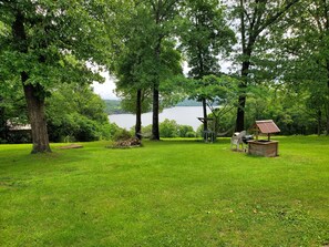 Property grounds - 2-Bdrm Lake View/Access Cabin, Family/Pet Friendly, Large Screened Porch, Clean (Gamaliel)