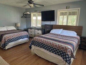 2 soverom, strykejern/-brett, reiseseng for barn og wi-fi (inkludert)