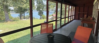 2-Bdrm Lake View/Access Cabin, Family/Pet Friendly, Large Screened Porch, Clean