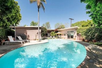 Welcome to Southern California indoor outdoor living!