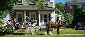 Kratzer House at Mohegan Manor Restaurant and wedding facilities