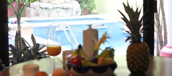 Casa Mambo-Private Villa with dipping pool and veranda