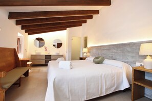 5 habitaciones, tabla de planchar con plancha, cuna de viaje y wifi