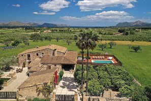 المنشأة من الخارج