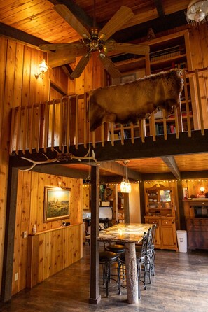 Dining - Mountain View House Right on Soda Butte Creek (Cooke City-Silver Gate)