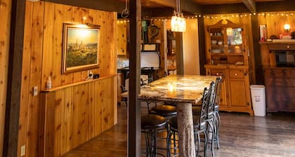 Mountain View House Right on Soda Butte Creek
