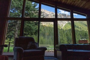 Interior - Mountain View House Right on Soda Butte Creek (Cooke City-Silver Gate)