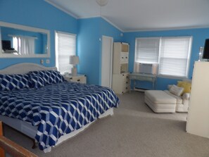 4 bedrooms, desk, iron/ironing board, travel cot
