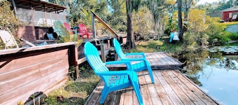 2 kitchens, Canoe, kayak on Sunset Lake + 700sqf apt Perfect for family getaways