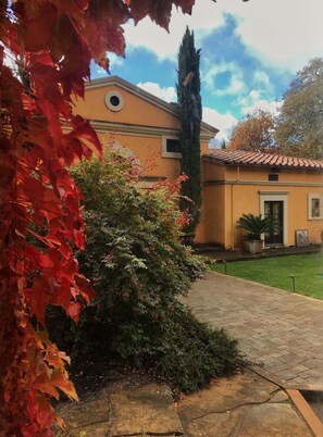 Exterior - Stunning Tuscan House in the Heart of Sonoma's Wine Country (Glen Ellen)