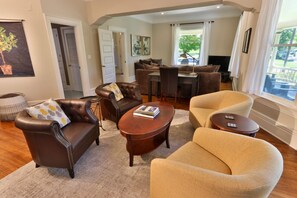 電視、壁爐、 辦公室