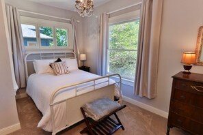 5 makuuhuonetta, työpöytä, silitysrauta/-lauta, Wi-Fi