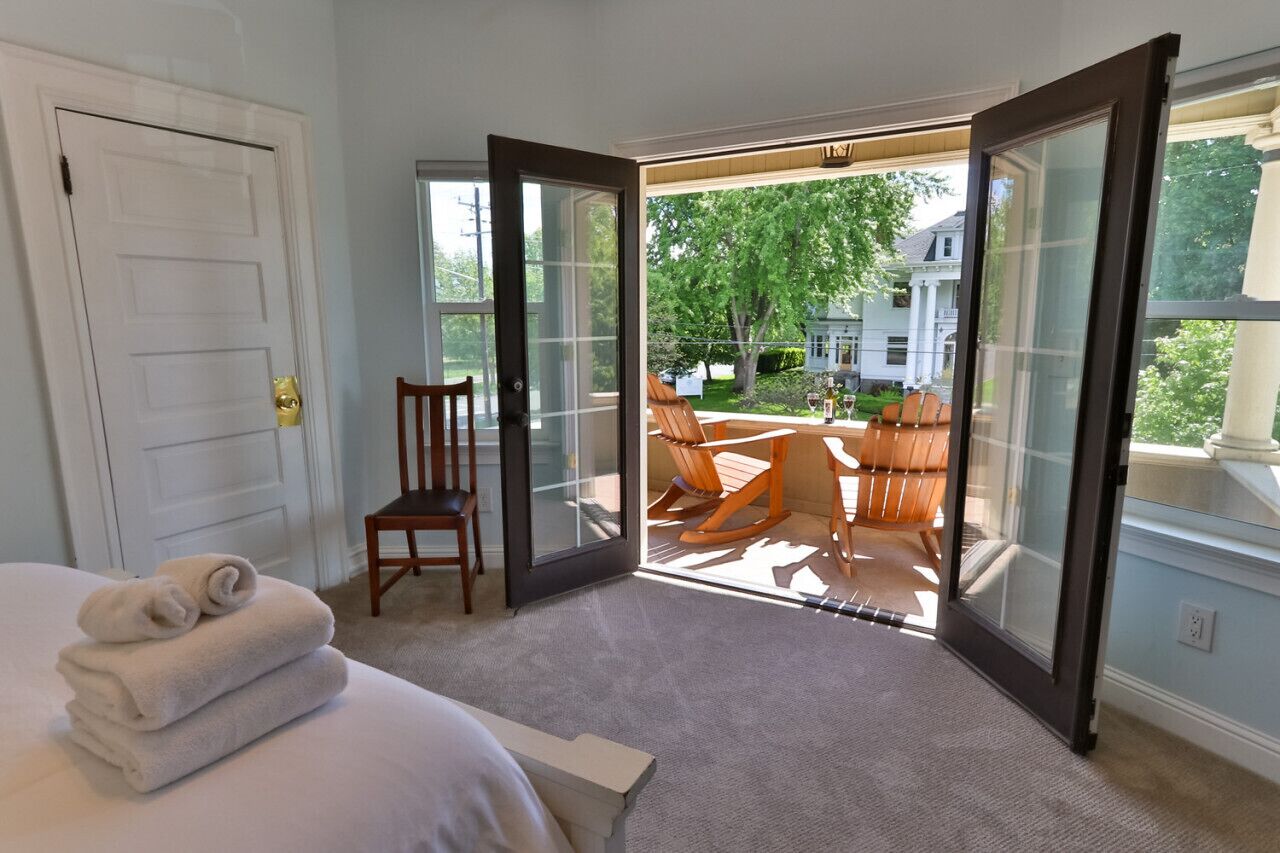 5 bedrooms, desk, iron/ironing board, WiFi